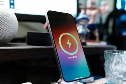 长葛苹果15换屏服务分享用什么充电器给iPhone15充电更好 